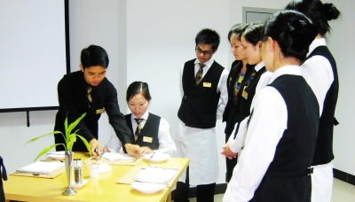 開拓創新勇攀新高峰，跨越發展再踏新征程——論現代酒店管理的創新與發展